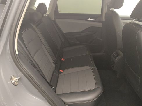 Used 2022 Volkswagen Taos SE image 19