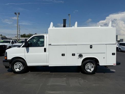 Used 2019 Chevrolet Express 3500 w/ Power Convenience Package image 9