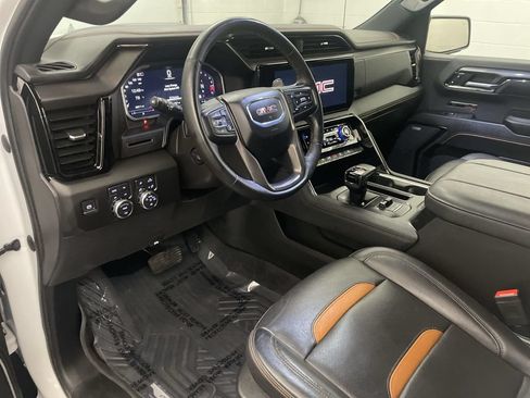 Used 2024 GMC Sierra 1500 AT4 w/ AT4 Premium Package AWD/4WD image 4