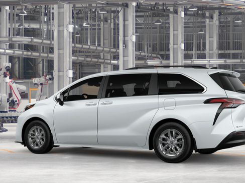 New 2026 Toyota Sienna XLE AWD/4WD image 7