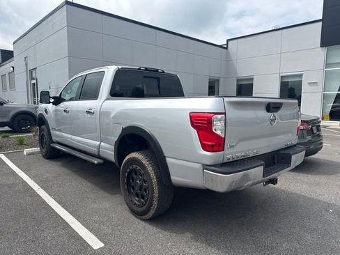 Used 2017 Nissan Titan SV AWD/4WD image 4