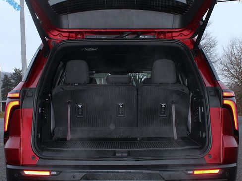 Used 2024 Chevrolet Traverse LT w/ Midnight/Sport Edition image 12