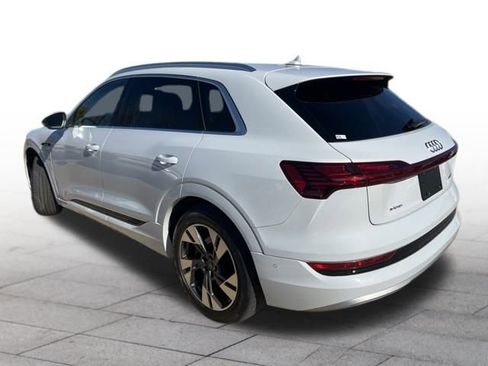 Used 2021 Audi e-tron Premium Plus w/ Premium Plus Package image 4