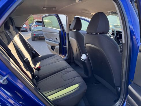 Used 2021 Hyundai Elantra SE image 12