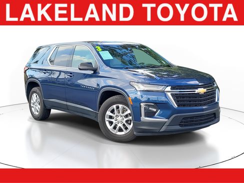 Used 2023 Chevrolet Traverse LS image 1