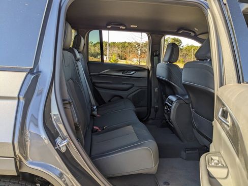 New 2025 Jeep Grand Cherokee Laredo image 39