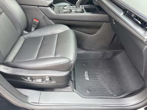 Used 2025 Cadillac XT4 Sport w/ Cold Weather Package FWD image 19