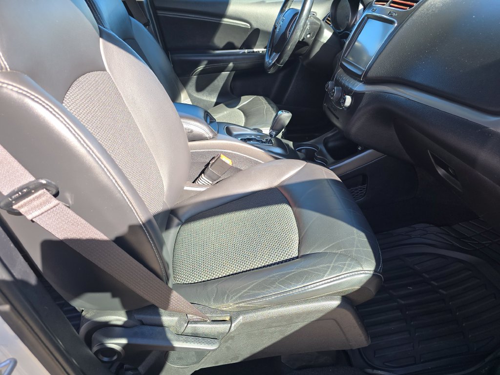 Used 2020 Dodge Journey Crossroad FWD image 21