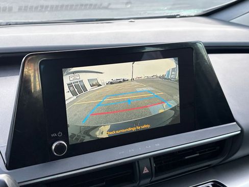 Used 2025 Toyota Prius LE image 17