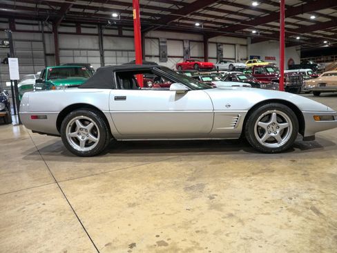 Used 1996 Chevrolet Corvette Convertible RWD image 25