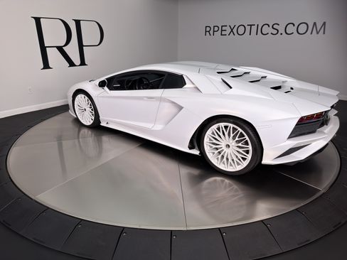 Used 2018 Lamborghini Aventador S AWD/4WD image 7