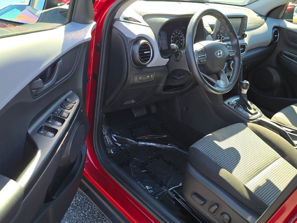 Used 2020 Hyundai Kona SEL Plus AWD/4WD image 9