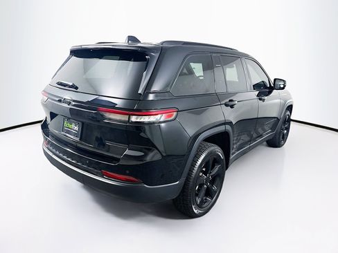 Used 2023 Jeep Grand Cherokee Altitude AWD/4WD image 9