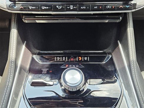 Used 2024 Jeep Wagoneer 4WD image 19