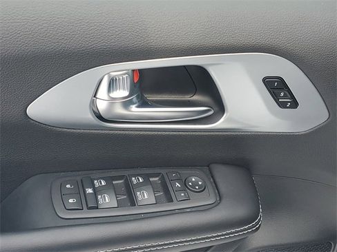 New 2026 Chrysler Pacifica Limited w/ Trailer Tow Group image 17