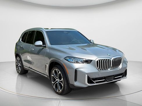Used 2025 BMW X5 sDrive40i w/ Premium Package RWD image 3