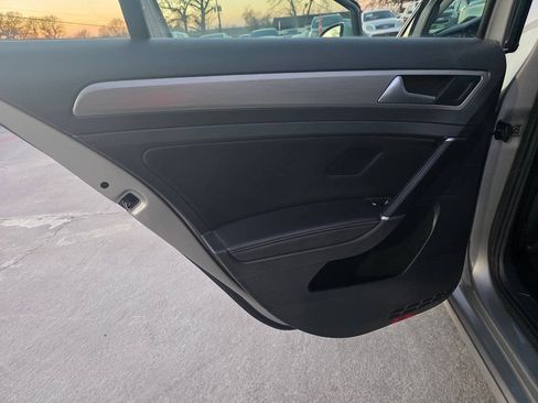 Used 2015 Volkswagen Golf S FWD image 20