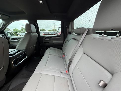 Used 2023 GMC Sierra 1500 SLT w/ SLT Premium Package AWD/4WD image 5