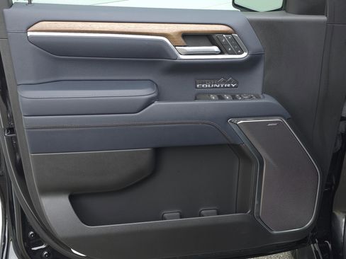 Used 2022 Chevrolet Silverado 1500 High Country w/ Technology Package image 28