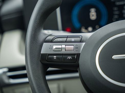 Certified 2025 Hyundai Tucson SE image 26