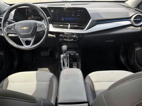 Certified 2024 Chevrolet Trax LT w/ Sunroof Package FWD image 16