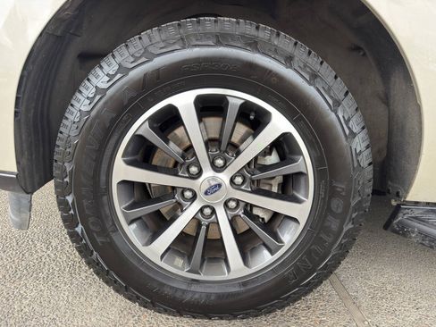 Used 2018 Ford Expedition XLT w/ Equipment Group 201A AWD/4WD image 18