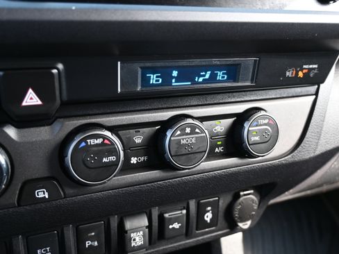 Used 2023 Toyota Tacoma TRD Off-Road image 28