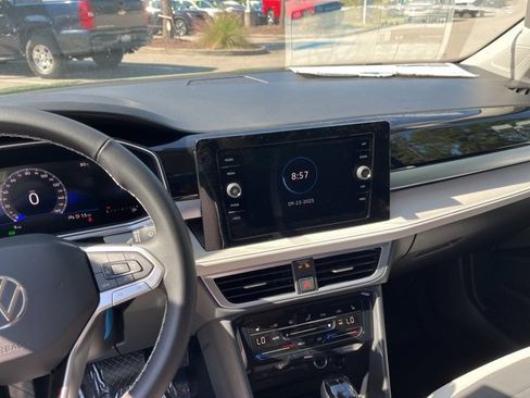 New 2025 Volkswagen Taos SE image 19