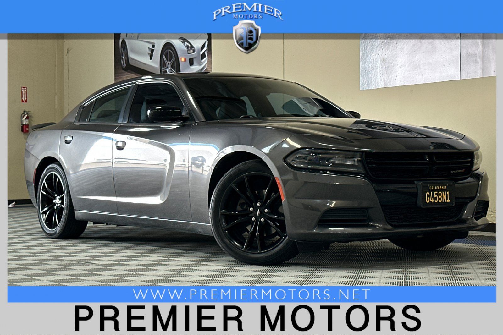 Used 2017 Dodge Charger SE w/ Blacktop Package RWD image 1