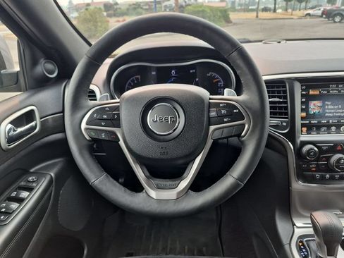 Used 2017 Jeep Grand Cherokee Altitude AWD/4WD image 13
