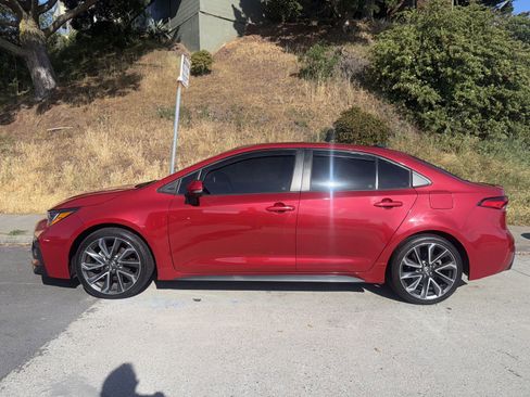 Used 2021 Toyota Corolla SE w/ SE Premium Package image 8