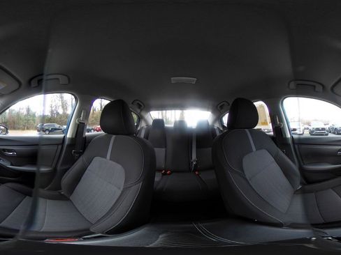 Used 2025 Nissan Sentra SV image 40