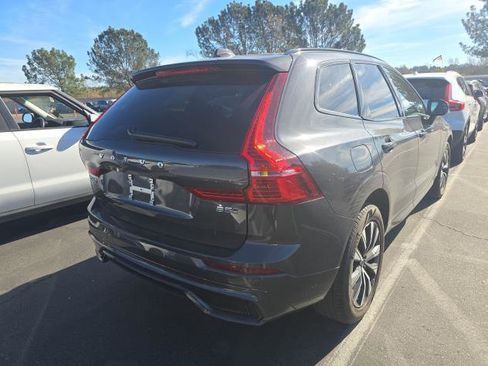 Used 2025 Volvo XC60 B5 Core image 4