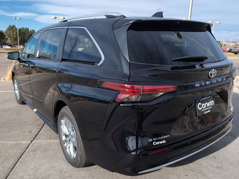 Used 2026 Toyota Sienna Limited image 5