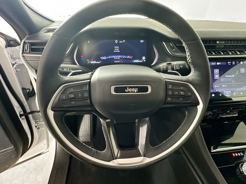 Certified 2023 Jeep Grand Cherokee Altitude AWD/4WD image 12