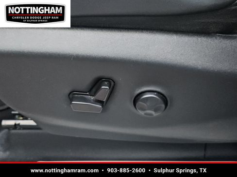 Used 2023 Chrysler Pacifica Touring-L image 25