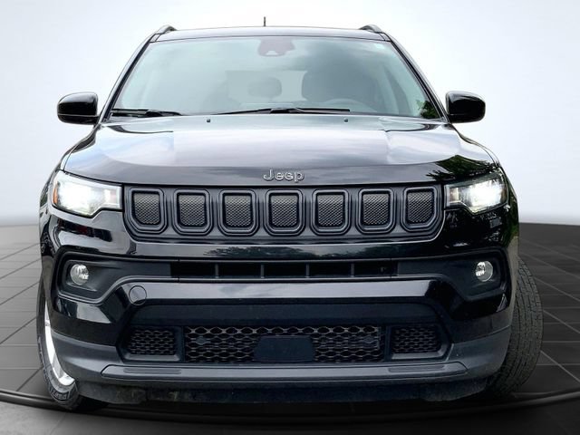 Used 2022 Jeep Compass Latitude w/ Sun and Sound Group AWD/4WD image 3