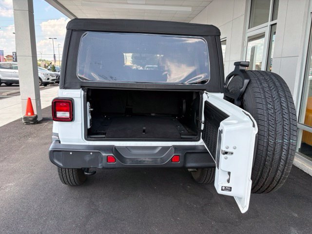 Used 2023 Jeep Wrangler Unlimited Sahara AWD/4WD image 36