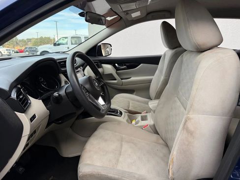 Used 2018 Nissan Rogue Sport SV image 2