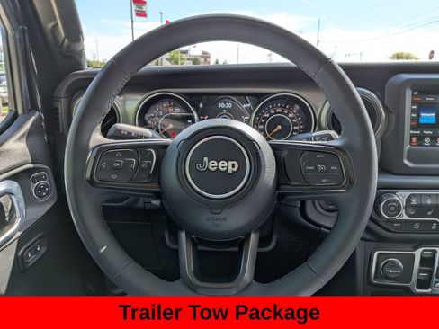 Used 2023 Jeep Gladiator Sport AWD/4WD image 15