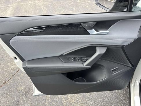Used 2026 Volkswagen Tiguan SE R-Line AWD/4WD image 11