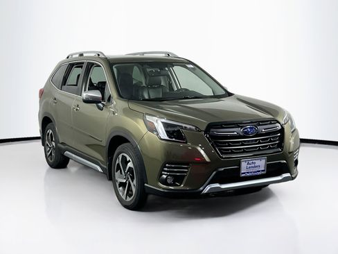 Used 2022 Subaru Forester Touring image 3