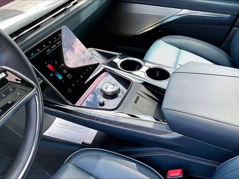 Certified 2025 Cadillac Escalade IQ Luxury 2 w/ LPO, Premium Carpet Package AWD/4WD image 18