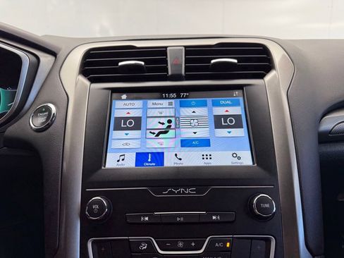 Used 2019 Ford Fusion SE FWD image 50