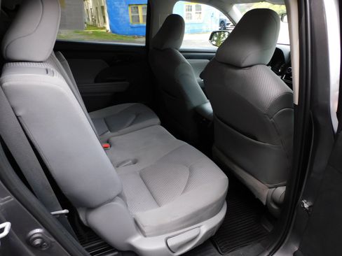Used 2021 Toyota Highlander LE AWD/4WD image 20