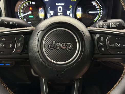 Used 2024 Jeep Wrangler Unlimited w/ Convenience Group AWD/4WD image 28
