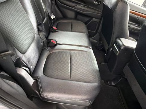 Used 2015 Mitsubishi Outlander GT image 21