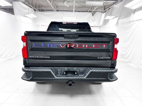 Used 2020 Chevrolet Silverado 1500 Custom w/ Custom Value Package AWD/4WD image 4