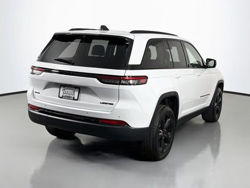 Used 2023 Jeep Grand Cherokee Limited w/ Luxury Tech Group II AWD/4WD image 7