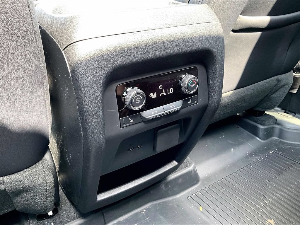 Used 2026 Chevrolet Traverse RS w/ LPO, Floor Liner Package AWD/4WD image 12